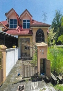 RUMAH BERKEMBAR SATU DAN SETENGAH TINGKAT