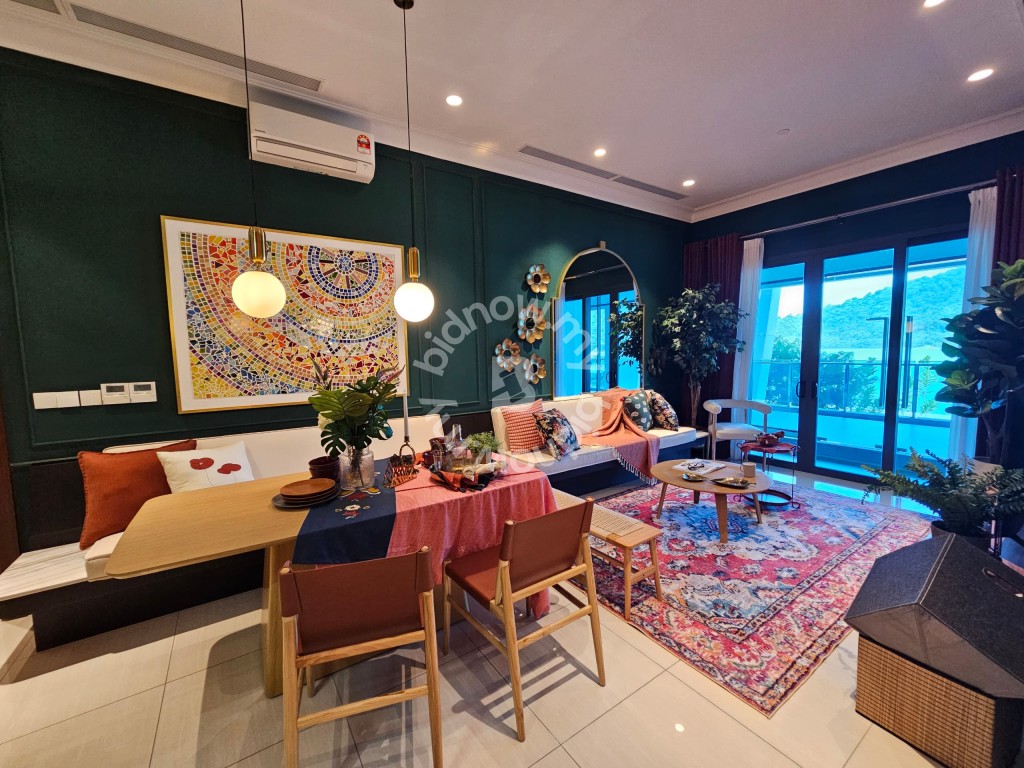 Queens Residence 3 Tastefully Renovated & Furnish Freehold New Project