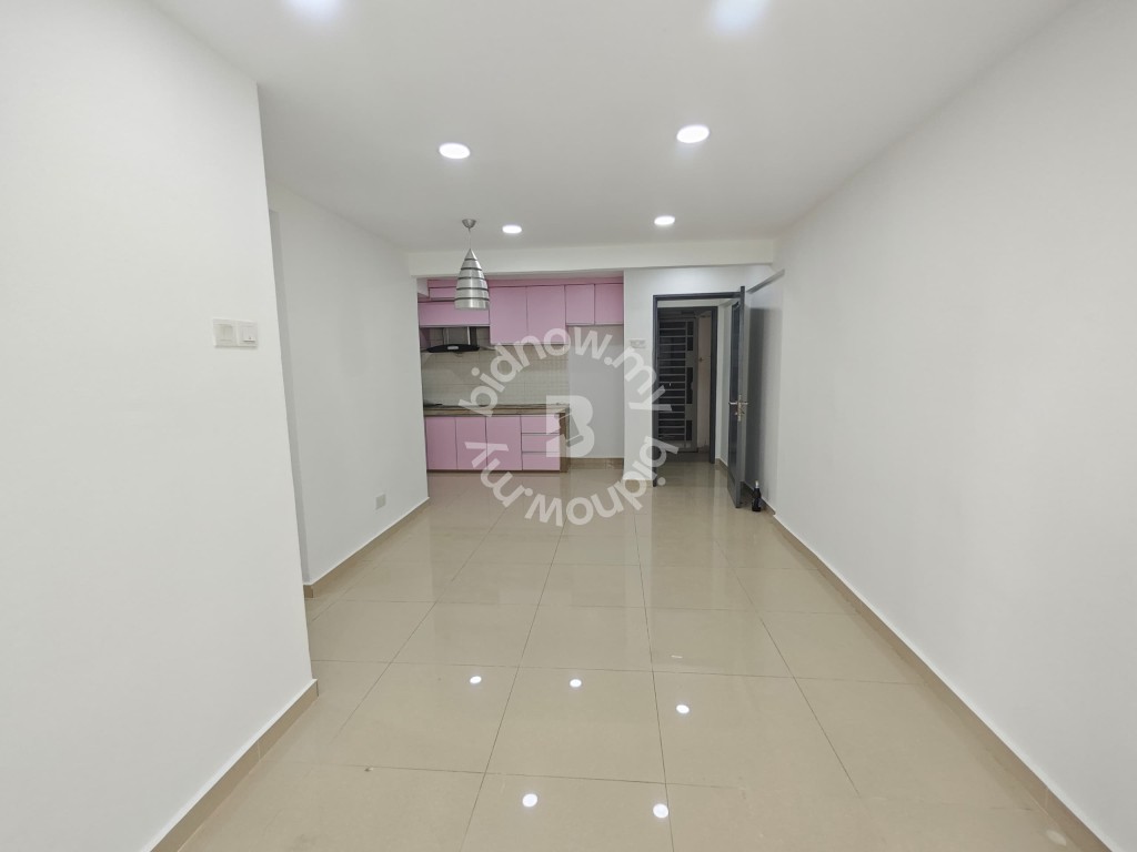 CENTRIO AVENUE, Freehold Condo – Fully Renovated, Strategic Locatio