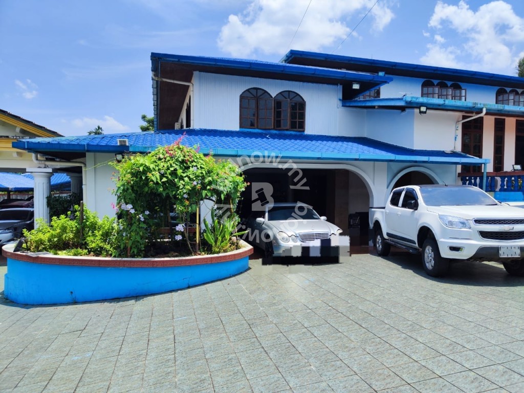 Elegant 3-Storey Bungalow in Tranquil Siol Kandis