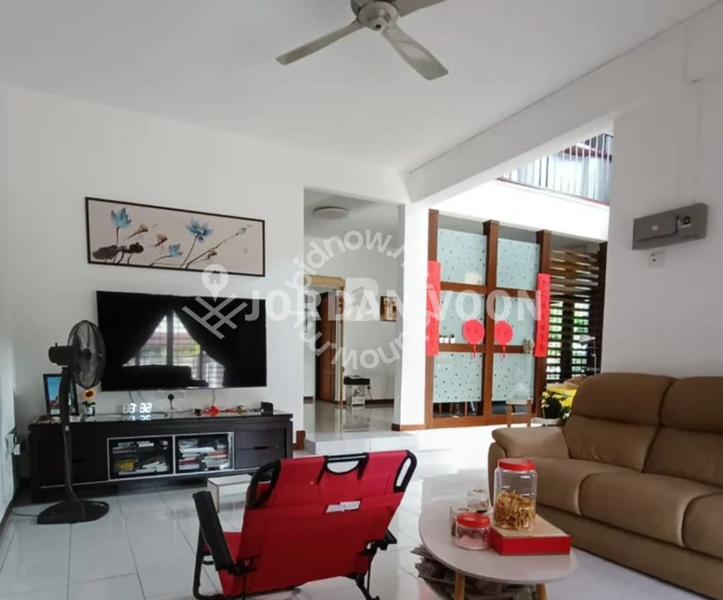 2sty Semi-D Desa Palma Well Maintain Spacious Corner Renovated, Alma