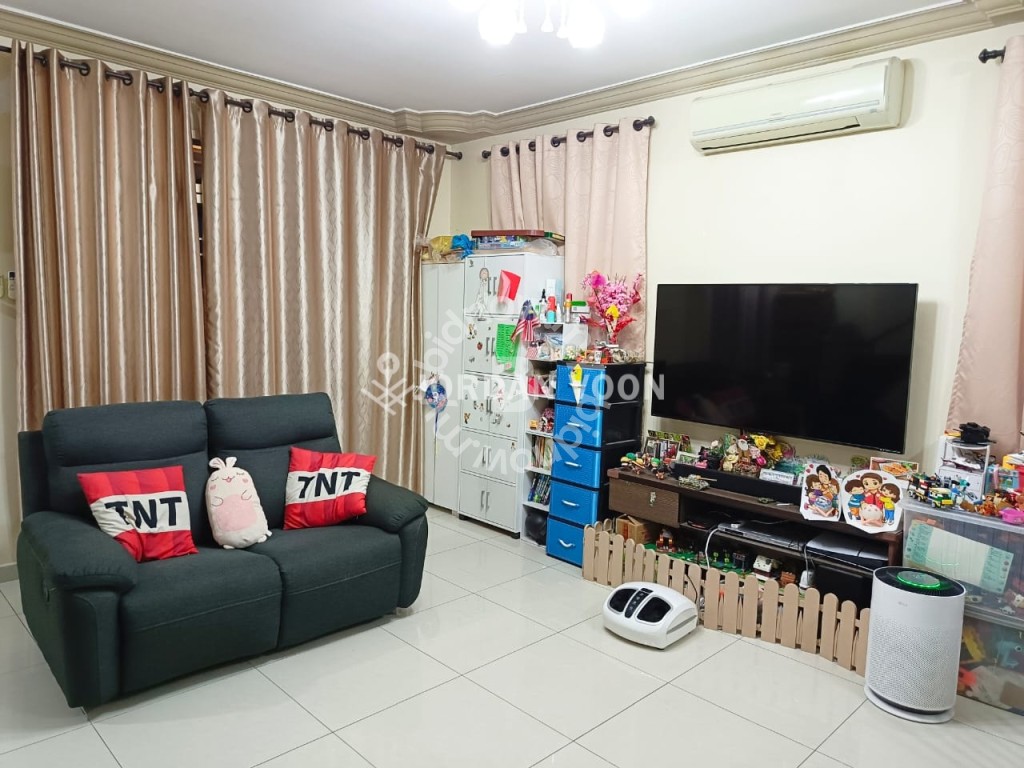 2 Storey Terrace Corner House Well Maintain Fully Renovated, Sbrg Jaya