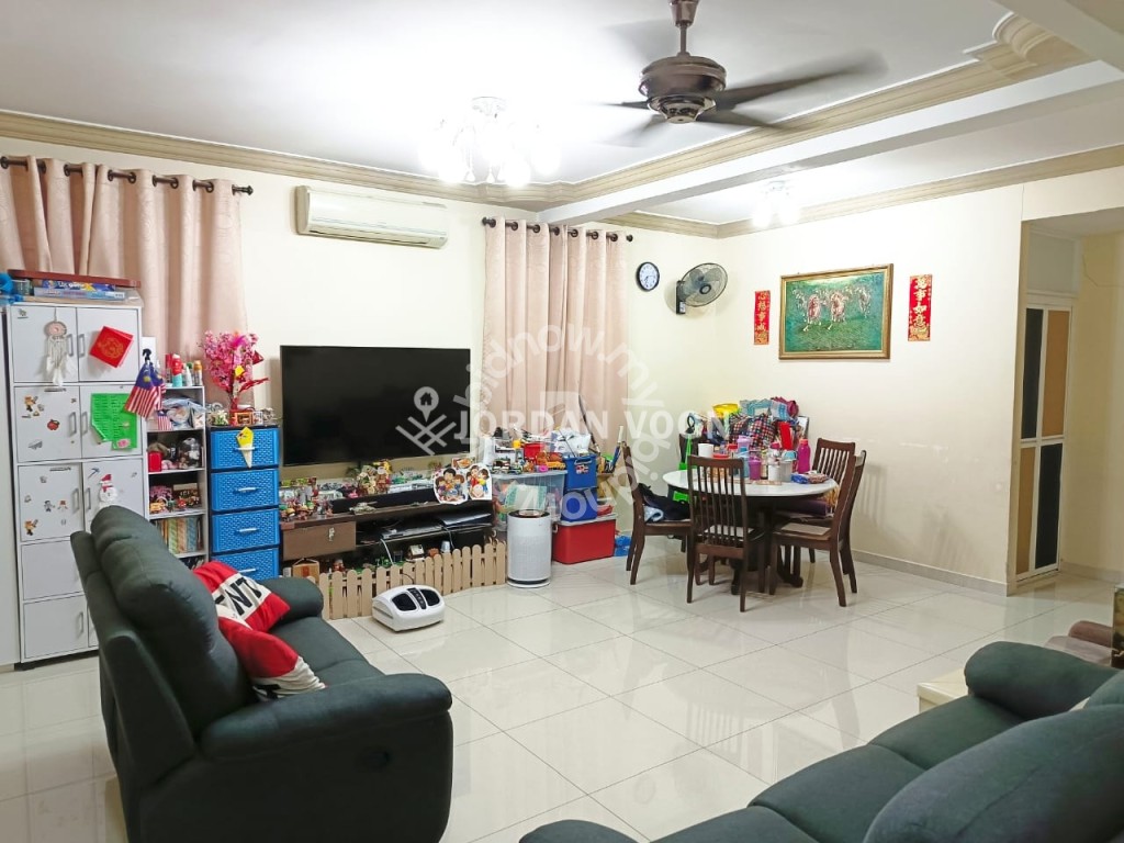 2 Storey Terrace Corner House Well Maintain Fully Renovated, Sbrg Jaya