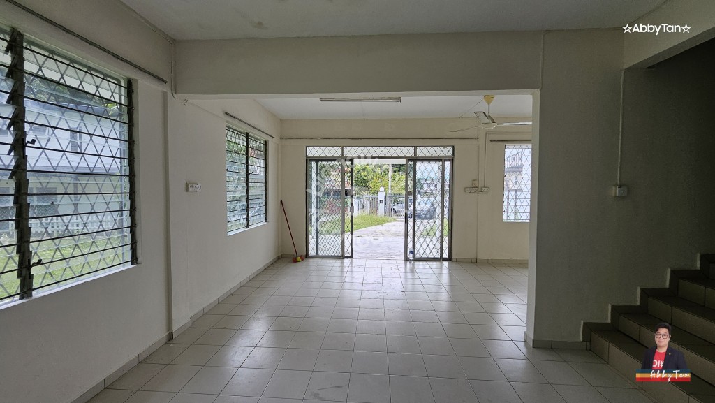 Taman Orkid Semi-D for Sale | Big Land Near QE1