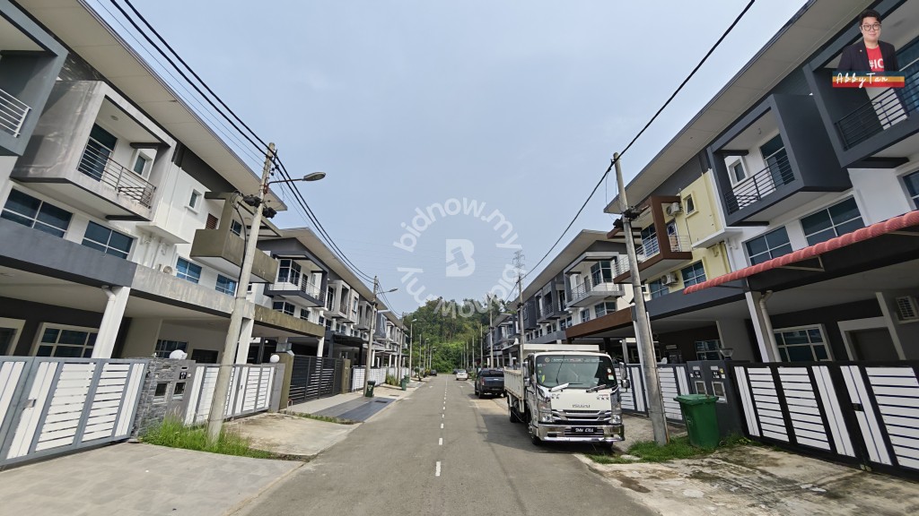 Gayamas 118 | Triple Storey | Bare Condition | Below Market Value, Worth Considering Bah